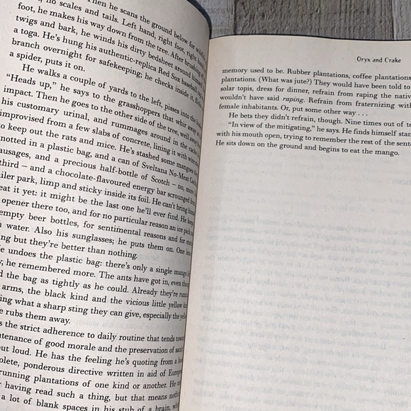 Oryx & Crake by Margaret Atwood novel book - Picture 6 of 8